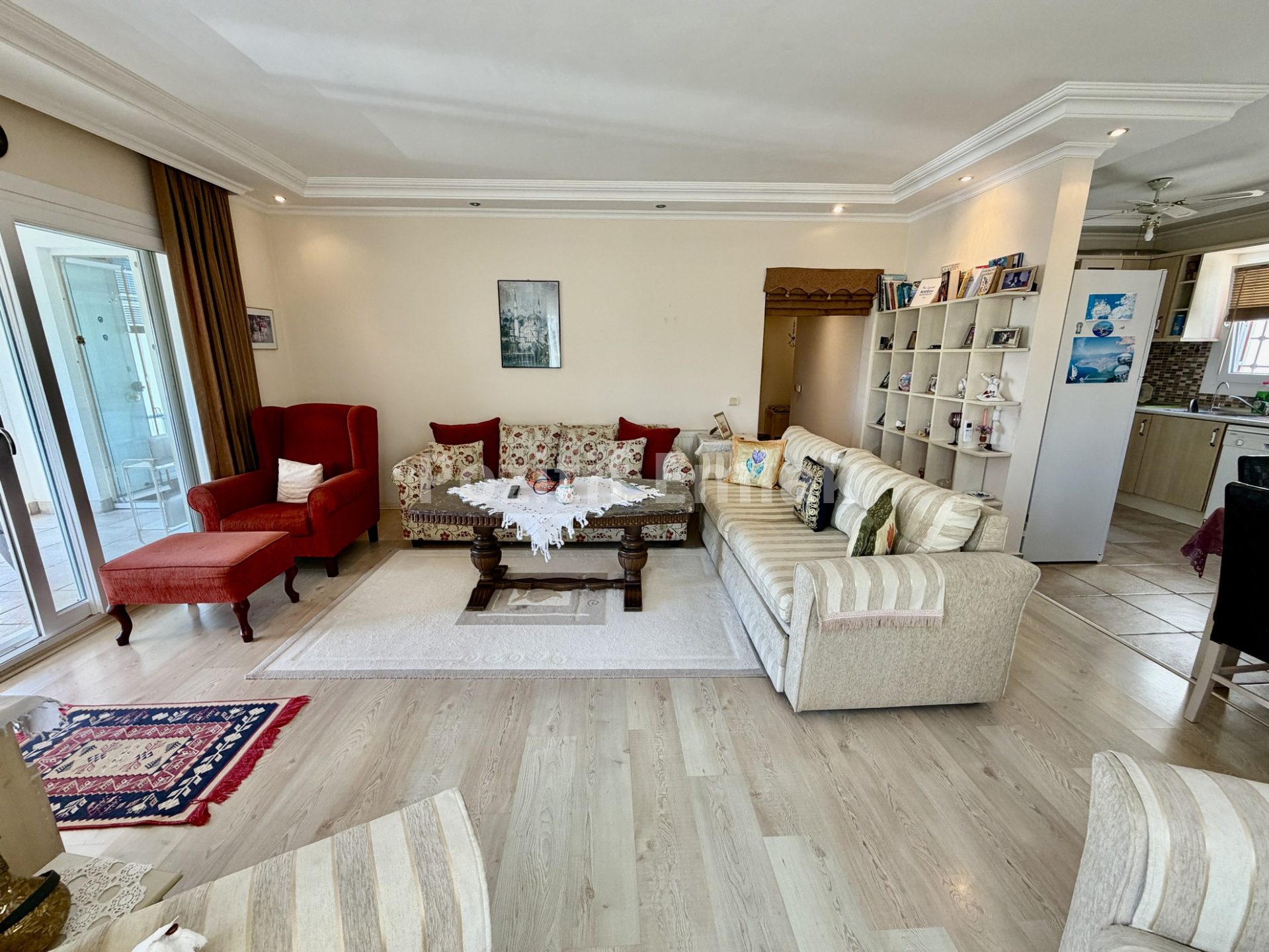 Turgutreis Merkezde Çok Geniş Ara Kat 3+1 Daire