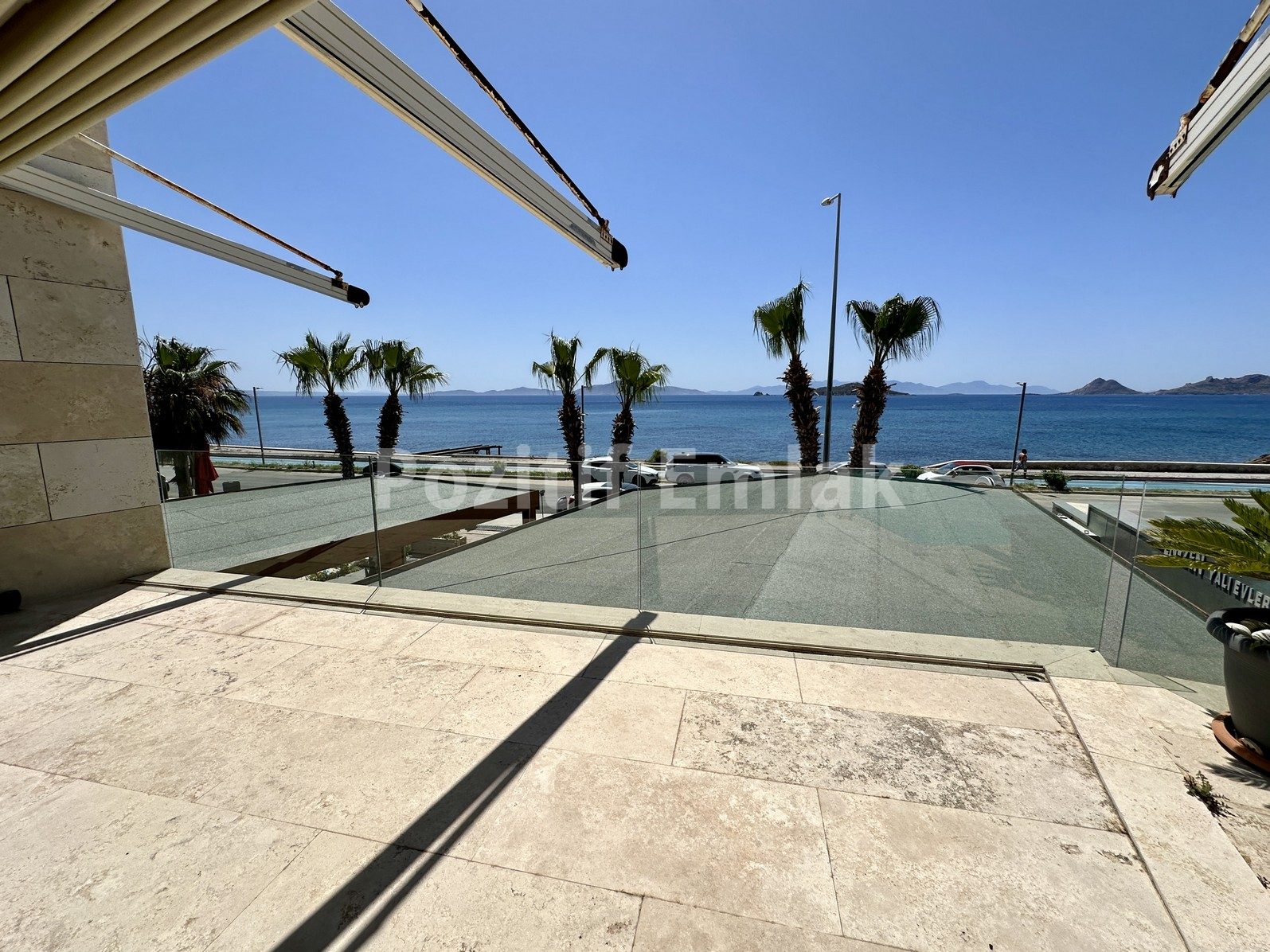 Bodrum Turgutreis'te Denize Sıfır, Ada Manzaralı Havuzlu Ev