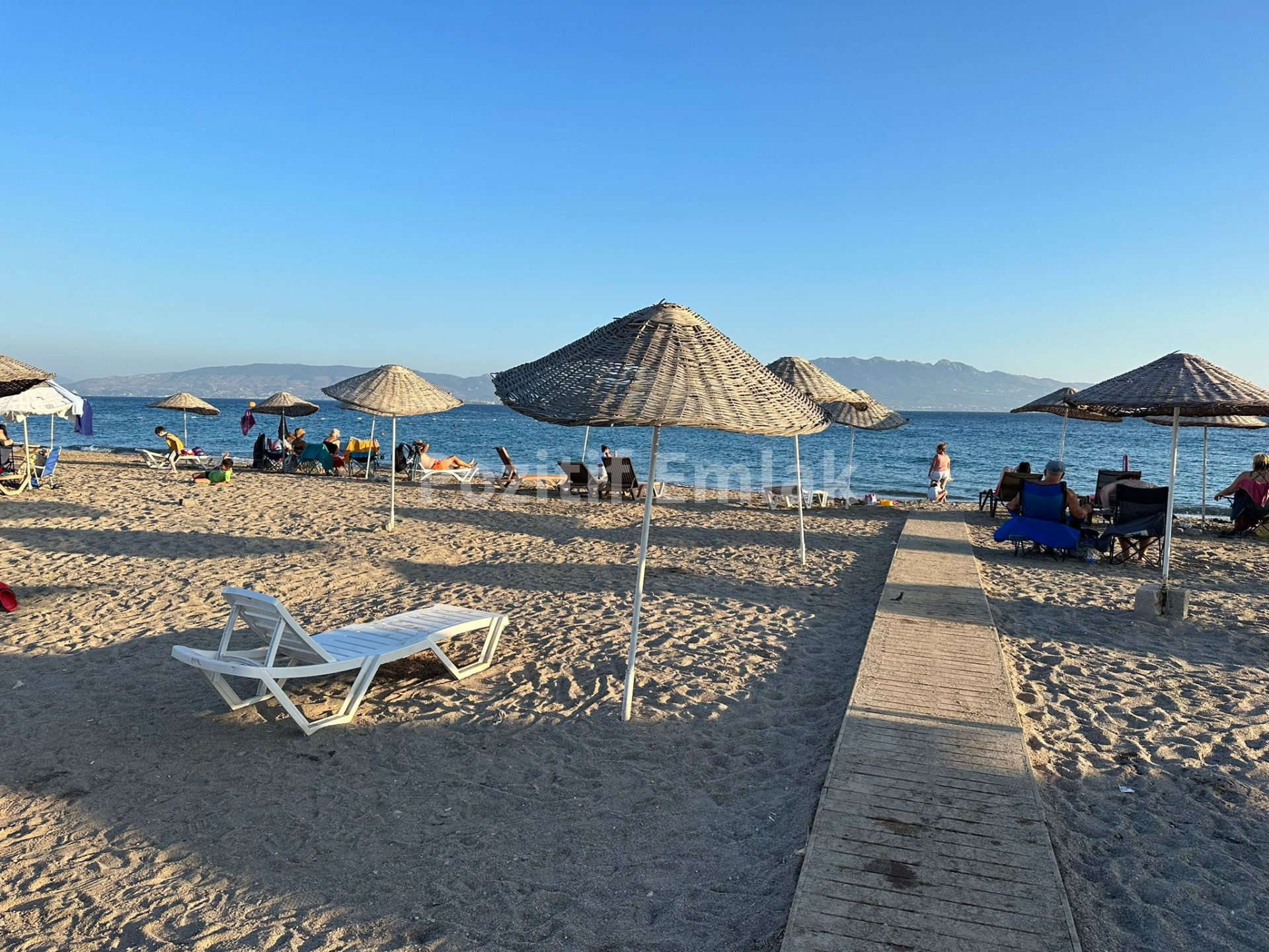 Bodrum Akyarlar'da Satılık Site içi Sahile Yakın 3+1 Bahçe Katı